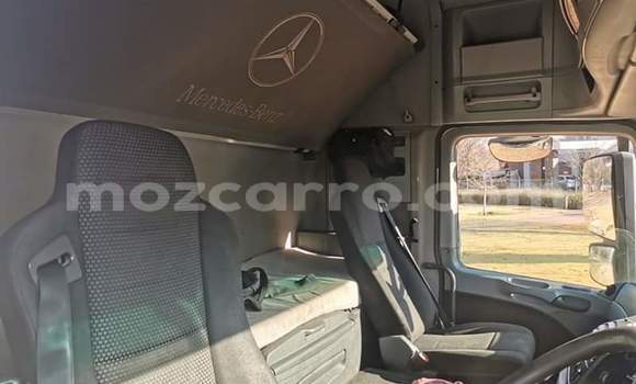 Tenga Tsaru Mercedes‒Benz Truck Chena Rori in Achachinja in Tete Tenga Tsaru Mercedes‒Benz Truck Chena Rori in Achachinja in Tete