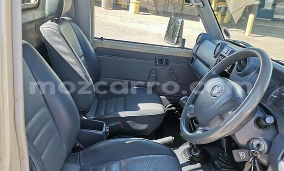 Tenga Tsaru Toyota Land Cruiser Bhurawuni Mota in Maputo in Maputo Tenga Tsaru Toyota Land Cruiser Bhurawuni Mota in Maputo in Maputo