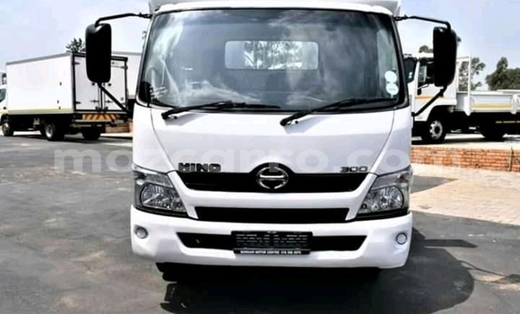 Comprar Usado Hino 300 Series Branco Caminhão em Chemba em Sofala Comprar Usado Hino 300 Series Branco Caminhão em Chemba em Sofala