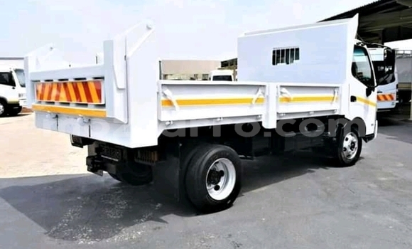 Buy Used Hino 300 Series White Truck in Chemba in Sofala Buy Used Hino 300 Series White Truck in Chemba in Sofala