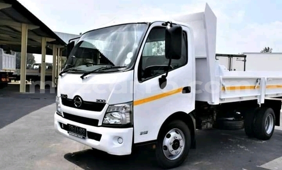 Buy Used Hino 300 Series White Truck in Chemba in Sofala Buy Used Hino 300 Series White Truck in Chemba in Sofala