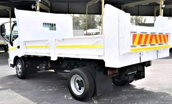 Buy Used Hino 300 Series White Truck in Chemba in Sofala Buy Used Hino 300 Series White Truck in Chemba in Sofala