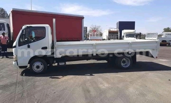 Comprar Usado Toyota Dyna Branco Caminhão em Chemba em Sofala Comprar Usado Toyota Dyna Branco Caminhão em Chemba em Sofala