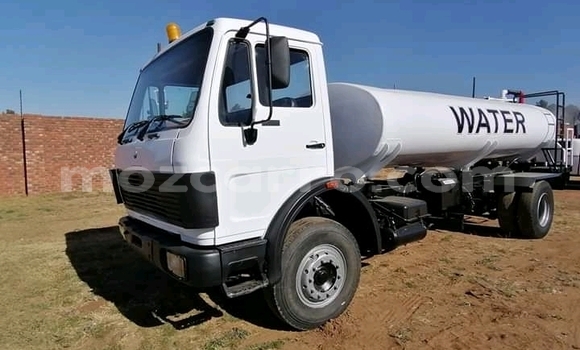 Tenga Tsaru Mercedes‒Benz Vito Chena Rori in Chifunde in Tete Tenga Tsaru Mercedes‒Benz Vito Chena Rori in Chifunde in Tete