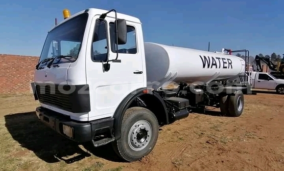 Comprar Usado Mercedes‒Benz Vito Branco Caminhão em Chifunde em Tete Comprar Usado Mercedes‒Benz Vito Branco Caminhão em Chifunde em Tete