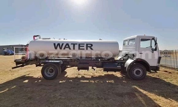 Comprar Usado Mercedes‒Benz Vito Branco Caminhão em Chifunde em Tete Comprar Usado Mercedes‒Benz Vito Branco Caminhão em Chifunde em Tete