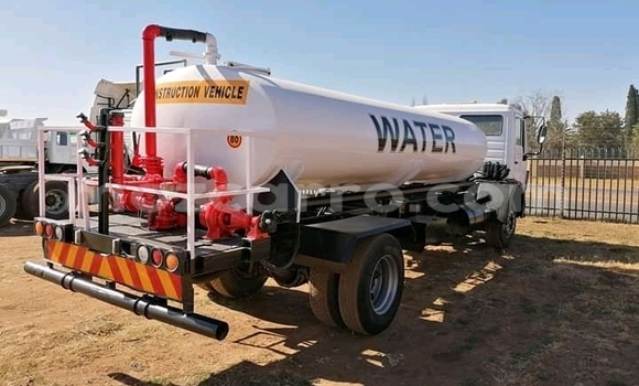 Comprar Usado Mercedes‒Benz Vito Branco Caminhão em Chifunde em Tete Comprar Usado Mercedes‒Benz Vito Branco Caminhão em Chifunde em Tete