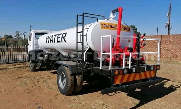 Comprar Usado Mercedes‒Benz Vito Branco Caminhão em Chifunde em Tete Comprar Usado Mercedes‒Benz Vito Branco Caminhão em Chifunde em Tete