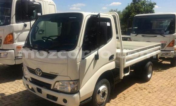 Comprar Usado Toyota Dyna Branco Caminhão em Balama em Cabo Delgado Comprar Usado Toyota Dyna Branco Caminhão em Balama em Cabo Delgado