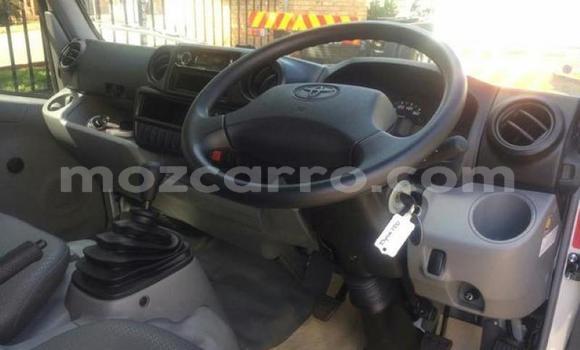 Comprar Usado Toyota Dyna Branco Caminhão em Balama em Cabo Delgado Comprar Usado Toyota Dyna Branco Caminhão em Balama em Cabo Delgado