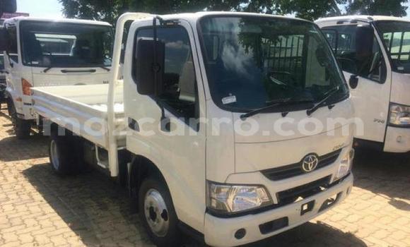 Comprar Usado Toyota Dyna Branco Caminhão em Balama em Cabo Delgado Comprar Usado Toyota Dyna Branco Caminhão em Balama em Cabo Delgado