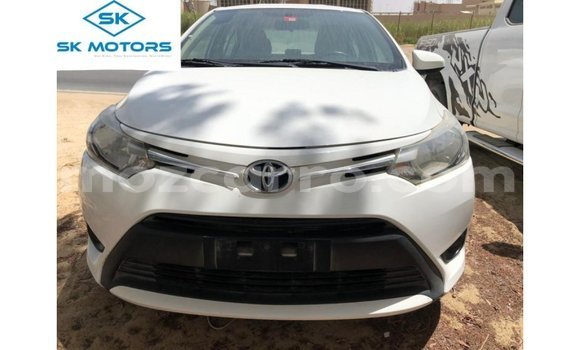Comprar Importar Toyota Yaris Branco Carro em Import - Dubai em Cabo Delgado
