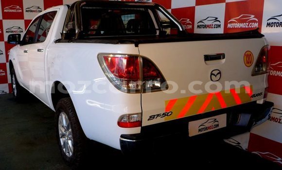 Comprar Usado Mazda BT-50 Branco Carro em Maputo em Maputo