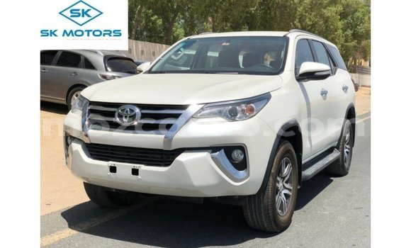 Nunua Imported Toyota Fortuner Nyeupe Gari ndani ya Import - Dubai nchini Cabo Delgado