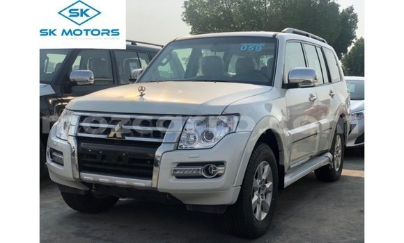 Comprar Importar Mitsubishi Pajero Preto Carro em Import - Dubai em Cabo Delgado