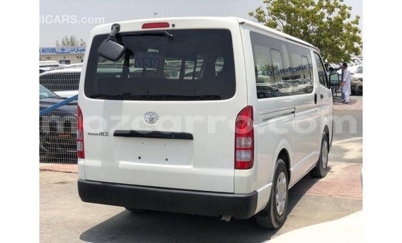 Nunua Imported Toyota Hiace Nyeupe Gari ndani ya Import - Dubai nchini Cabo Delgado Nunua Imported Toyota Hiace Nyeupe Gari ndani ya Import - Dubai nchini Cabo Delgado