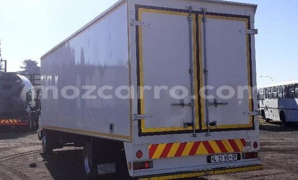 Comprar Usado Hino 300 Series Prata Caminhão em Chemba em Sofala Comprar Usado Hino 300 Series Prata Caminhão em Chemba em Sofala