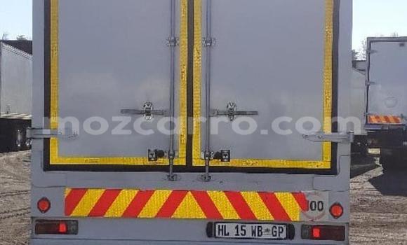 Comprar Usado Hino 300 Series Prata Caminhão em Chemba em Sofala Comprar Usado Hino 300 Series Prata Caminhão em Chemba em Sofala