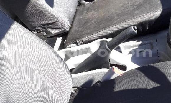 Comprar Usado Hino 300 Series Prata Caminhão em Chemba em Sofala Comprar Usado Hino 300 Series Prata Caminhão em Chemba em Sofala