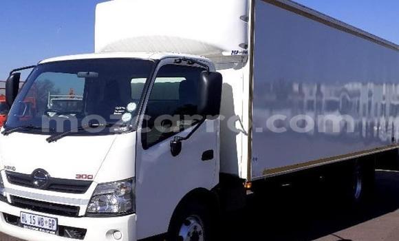 Comprar Usado Hino 300 Series Prata Caminhão em Chemba em Sofala Comprar Usado Hino 300 Series Prata Caminhão em Chemba em Sofala