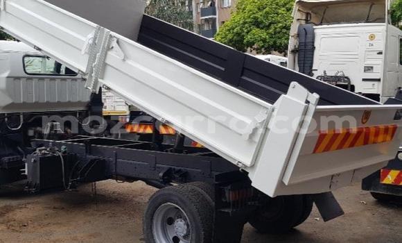 Comprar Usado Mitsubishi Canter Branco Caminhão em Chemba em Sofala Comprar Usado Mitsubishi Canter Branco Caminhão em Chemba em Sofala