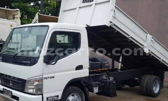 Comprar Usado Mitsubishi Canter Branco Caminhão em Chemba em Sofala Comprar Usado Mitsubishi Canter Branco Caminhão em Chemba em Sofala