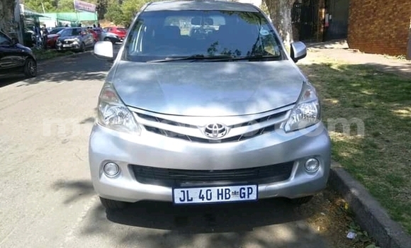Comprar Usado Toyota Avanza Prata Carro em Chemba em Sofala