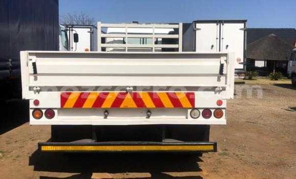 Comprar Usado Hino 300 Series Branco Caminhão em Chemba em Sofala Comprar Usado Hino 300 Series Branco Caminhão em Chemba em Sofala