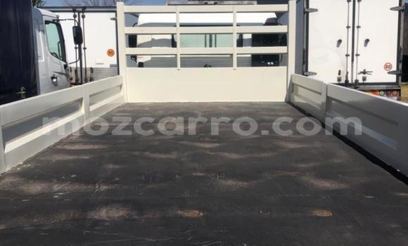Comprar Usado Hino 300 Series Branco Caminhão em Chemba em Sofala Comprar Usado Hino 300 Series Branco Caminhão em Chemba em Sofala