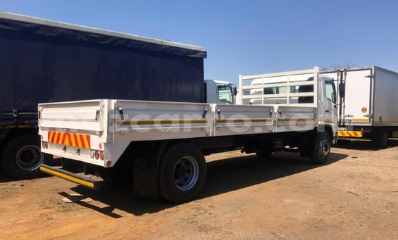 Comprar Usado Hino 300 Series Branco Caminhão em Chemba em Sofala Comprar Usado Hino 300 Series Branco Caminhão em Chemba em Sofala