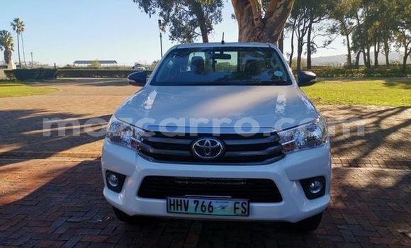 Nunua Ilio tumika Toyota Hilux Nyeupe Gari ndani ya Maputo nchini Maputo Nunua Ilio tumika Toyota Hilux Nyeupe Gari ndani ya Maputo nchini Maputo