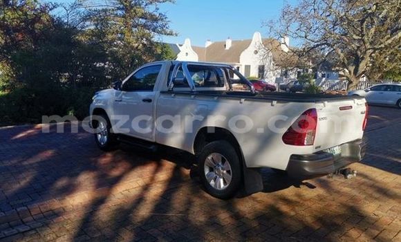 Nunua Ilio tumika Toyota Hilux Nyeupe Gari ndani ya Maputo nchini Maputo Nunua Ilio tumika Toyota Hilux Nyeupe Gari ndani ya Maputo nchini Maputo