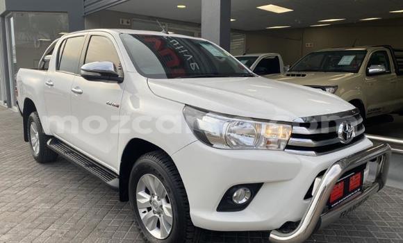 Nunua Ilio tumika Toyota Hilux Nyeupe Gari ndani ya Beira nchini Sofala