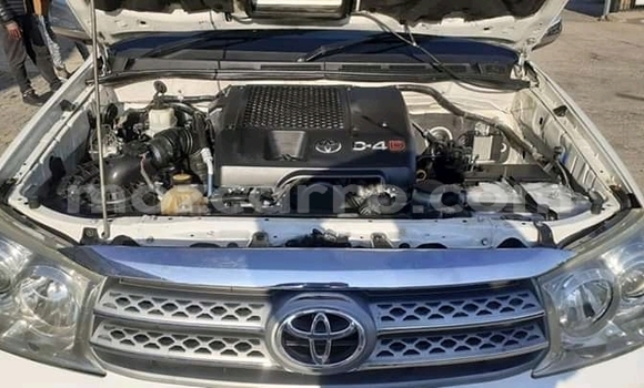 Comprar Usado Toyota Fortuner Branco Carro em Chemba em Sofala Comprar Usado Toyota Fortuner Branco Carro em Chemba em Sofala