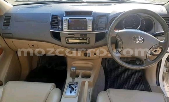 Comprar Usado Toyota Fortuner Branco Carro em Chemba em Sofala Comprar Usado Toyota Fortuner Branco Carro em Chemba em Sofala