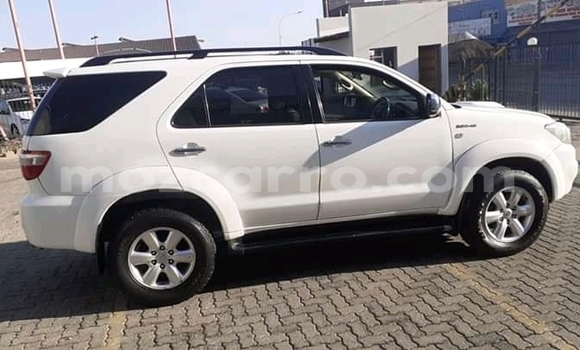 Comprar Usado Toyota Fortuner Branco Carro em Chemba em Sofala Comprar Usado Toyota Fortuner Branco Carro em Chemba em Sofala