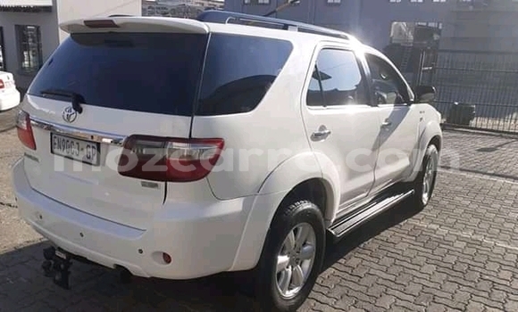 Comprar Usado Toyota Fortuner Branco Carro em Chemba em Sofala Comprar Usado Toyota Fortuner Branco Carro em Chemba em Sofala