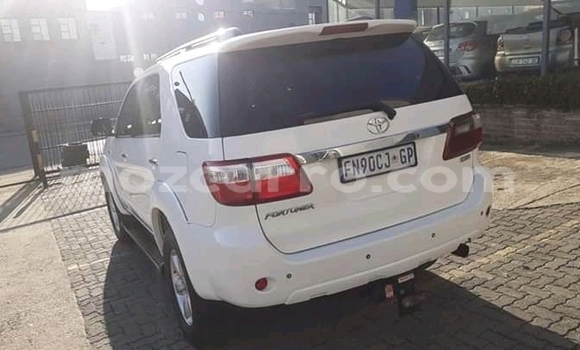 Comprar Usado Toyota Fortuner Branco Carro em Chemba em Sofala Comprar Usado Toyota Fortuner Branco Carro em Chemba em Sofala