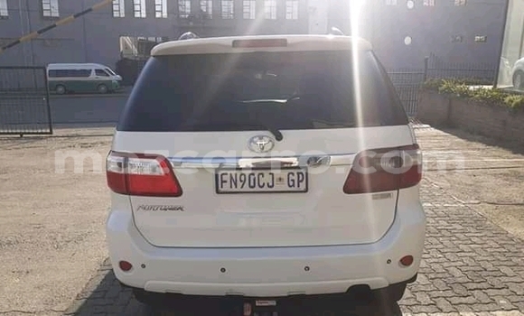 Comprar Usado Toyota Fortuner Branco Carro em Chemba em Sofala Comprar Usado Toyota Fortuner Branco Carro em Chemba em Sofala