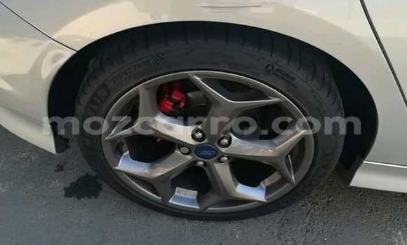 Tenga Tsaru Ford Focus Sirivha Mota in Chemba in Sofala Tenga Tsaru Ford Focus Sirivha Mota in Chemba in Sofala