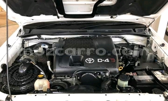 Comprar Usado Toyota Hilux Branco Carro em Chitima em Tete Comprar Usado Toyota Hilux Branco Carro em Chitima em Tete