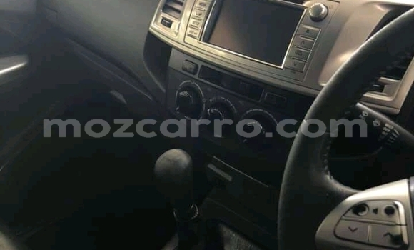 Comprar Usado Toyota Hilux Branco Carro em Chitima em Tete Comprar Usado Toyota Hilux Branco Carro em Chitima em Tete