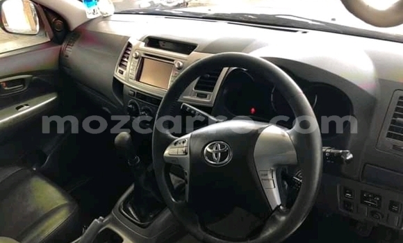 Comprar Usado Toyota Hilux Branco Carro em Chitima em Tete Comprar Usado Toyota Hilux Branco Carro em Chitima em Tete