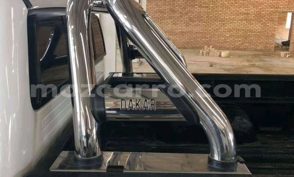 Comprar Usado Toyota Hilux Branco Carro em Chitima em Tete Comprar Usado Toyota Hilux Branco Carro em Chitima em Tete