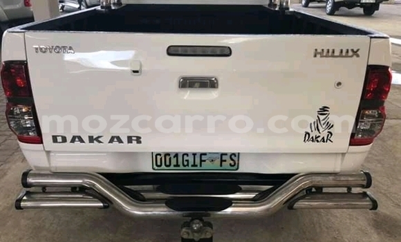 Comprar Usado Toyota Hilux Branco Carro em Chitima em Tete Comprar Usado Toyota Hilux Branco Carro em Chitima em Tete