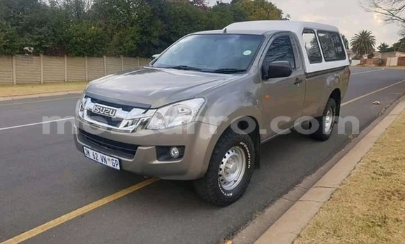 Comprar Usado Isuzu KB Prata Carro em Chibuto em Gaza Comprar Usado Isuzu KB Prata Carro em Chibuto em Gaza