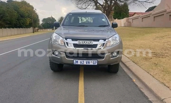 Comprar Usado Isuzu KB Prata Carro em Chibuto em Gaza Comprar Usado Isuzu KB Prata Carro em Chibuto em Gaza