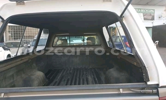 Comprar Usado Isuzu KB Prata Carro em Chibuto em Gaza Comprar Usado Isuzu KB Prata Carro em Chibuto em Gaza