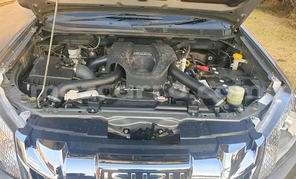 Comprar Usado Isuzu KB Prata Carro em Chibuto em Gaza Comprar Usado Isuzu KB Prata Carro em Chibuto em Gaza