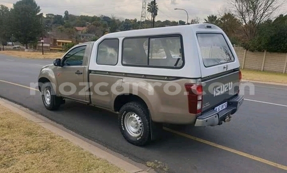 Comprar Usado Isuzu KB Prata Carro em Chibuto em Gaza Comprar Usado Isuzu KB Prata Carro em Chibuto em Gaza